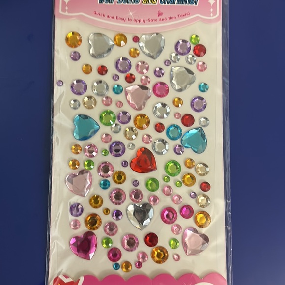 Nails decorating - Picture 3 of 5